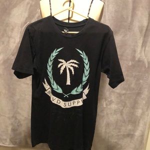 Black casual t-shirt